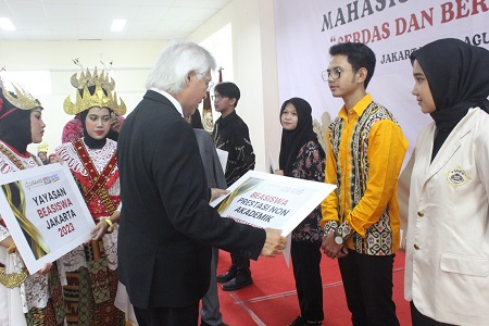 500 Mahasiswa Baru Usahid Dapat Pembekalan Staf Khusus Presiden RI